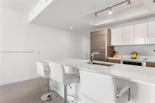 Building Photo - 1100 S Miami Ave