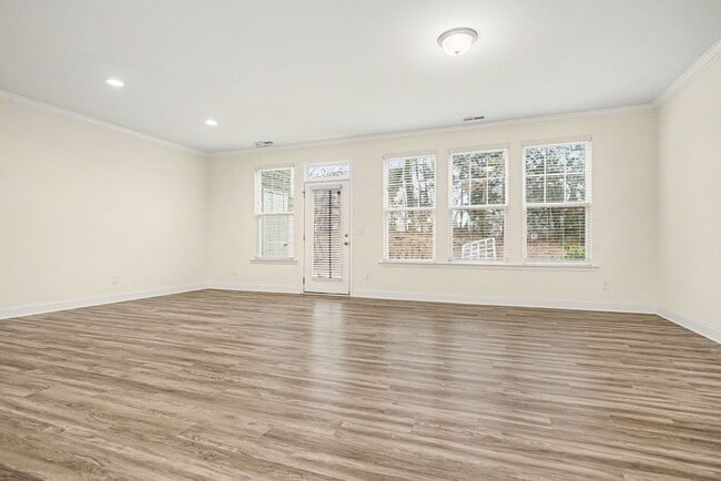 Building Photo - 3BR Like-New Townhome –  Morrisville RTP RDU