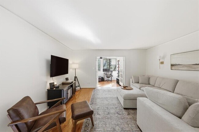 Building Photo - 133 Woodmere Square NW