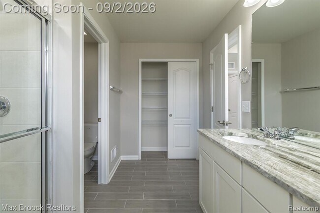 Building Photo - 4819 Glenora Dr