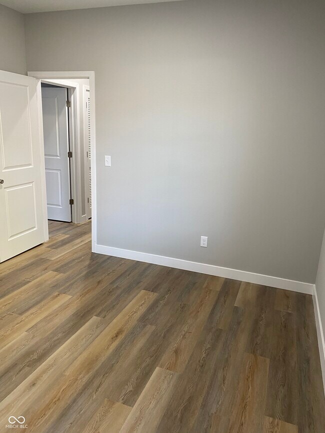 Building Photo - 931 N Beville Ave