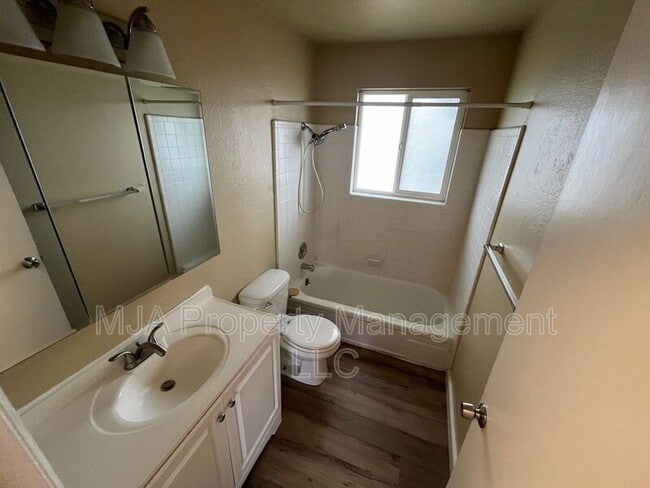 Building Photo - 4071 Sun Dr