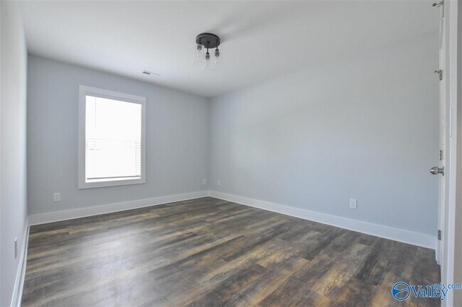 Building Photo - 147 Stafford Rd