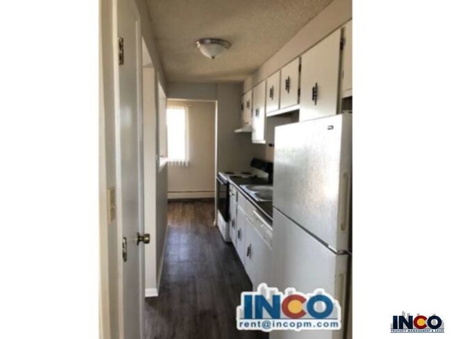 Building Photo - Convenient location! 2 bed 1 bath Apartmen...