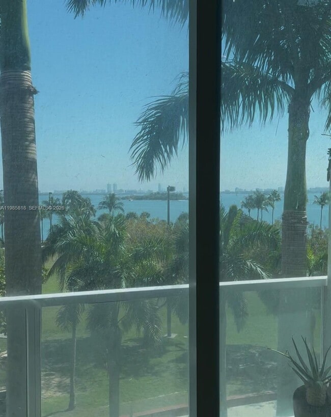 Building Photo - 1900 N Bayshore Dr