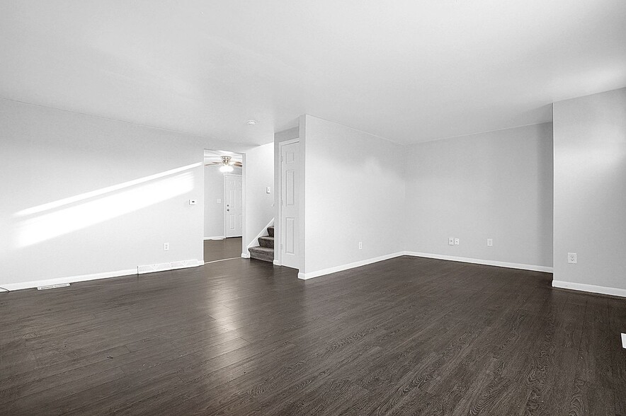 Building Photo - 1652 E 25th Ave