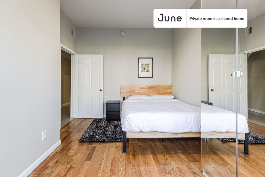 Building Photo - Room in Shared 3 bed/2 bath home