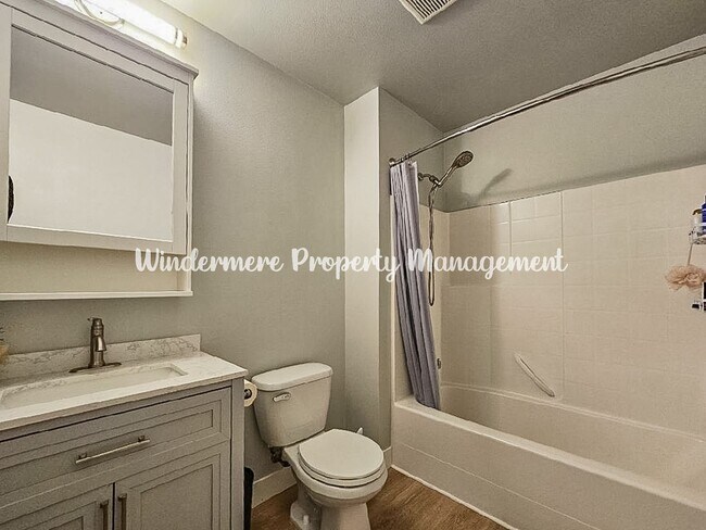 Building Photo - Commuter's Dream in Manchester!