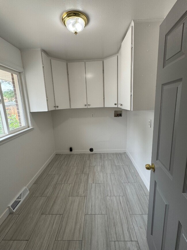 Building Photo - 2467 S Patton Ct