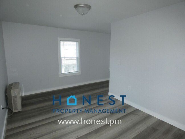 Building Photo - 35 Summer St