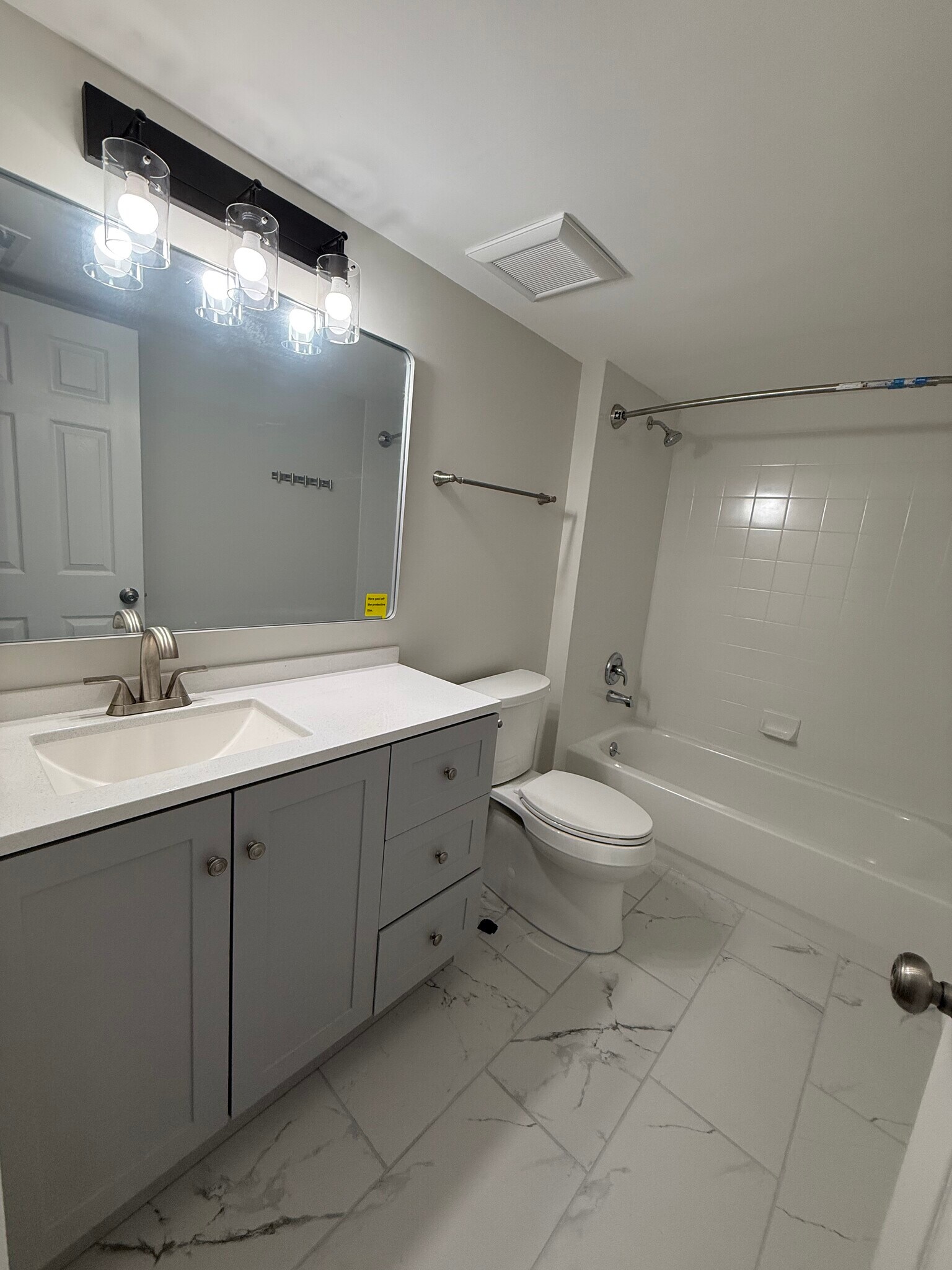 Bathroom - 4750 N Elston Ave