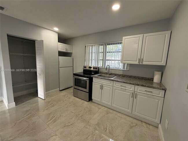 Building Photo - 7411 Juniper St