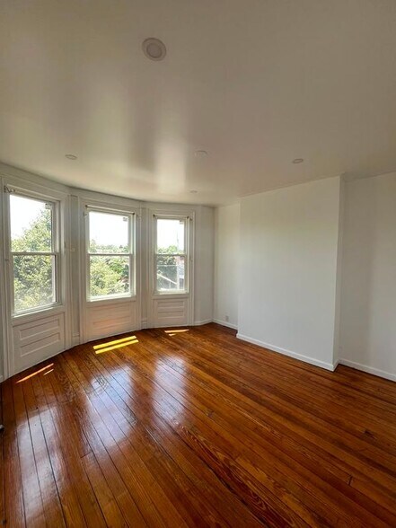 Building Photo - 2215 Bruckner Blvd