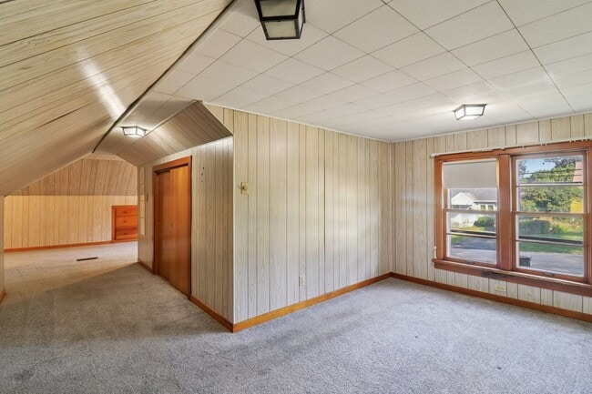 Building Photo - 1514 N Freund Ave