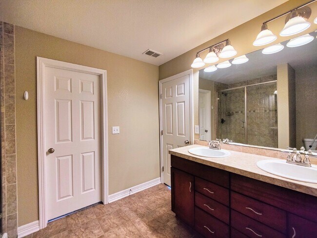 Building Photo - 9007 Apache Plume Dr