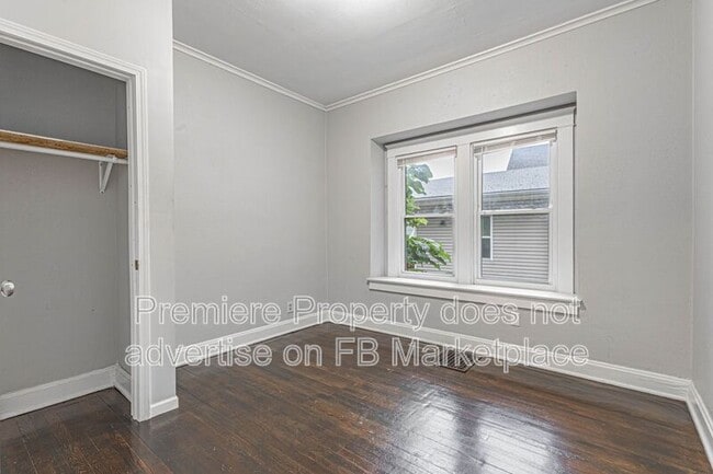 Building Photo - 573 S Crescent Ave