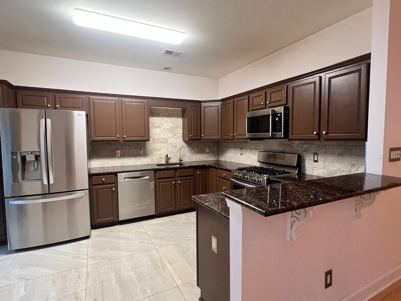 Building Photo - 8 Stafford Dr