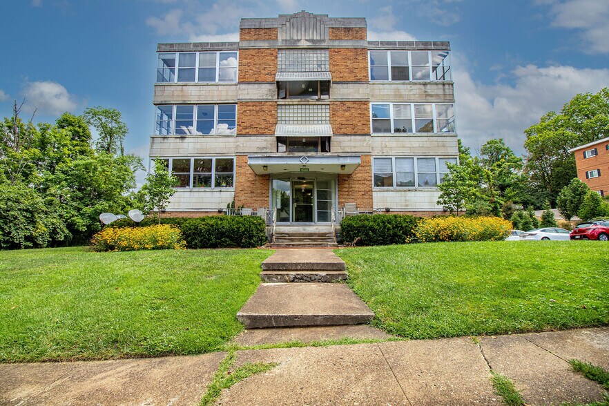 Building Photo - 4028 Ledgewood Dr