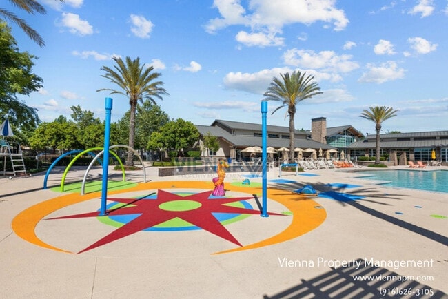 Building Photo - 829 Courtyards Loop