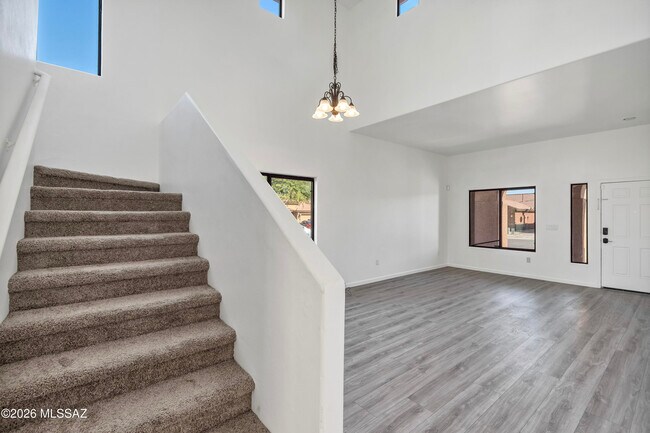 Building Photo - 4830 S VALLECANO Dr