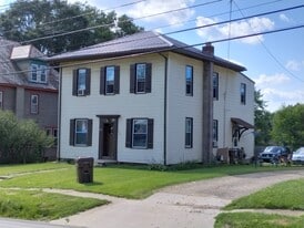 Building Photo - 615 S Center St
