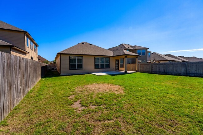 Building Photo - Elegantly Spacious 3-Bed, 2-Bath Home in Round Rock