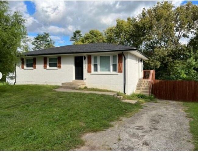 Building Photo - 1722 Foxborough Cir