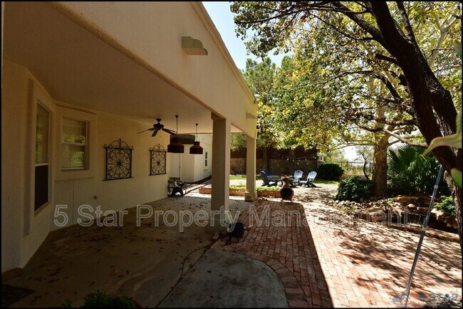 Building Photo - 6598 Eagle Ridge Dr