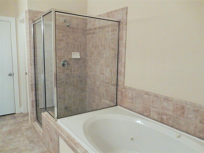 Building Photo - 11315 Main St