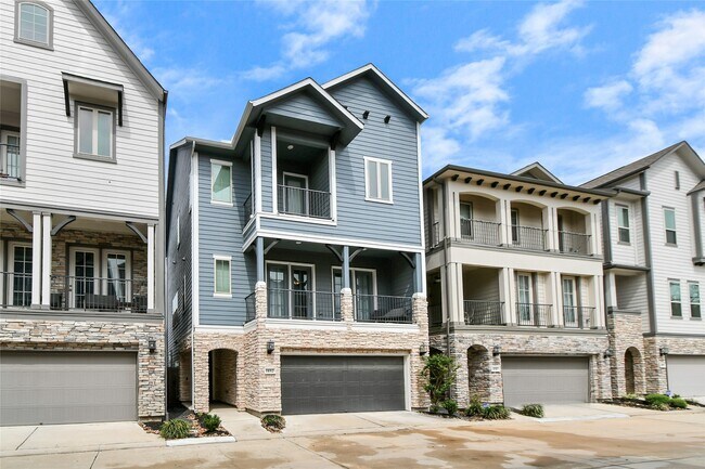 Building Photo - 11012 Mikula Dr