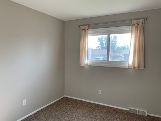 Building Photo - 5038 Hickory Pl