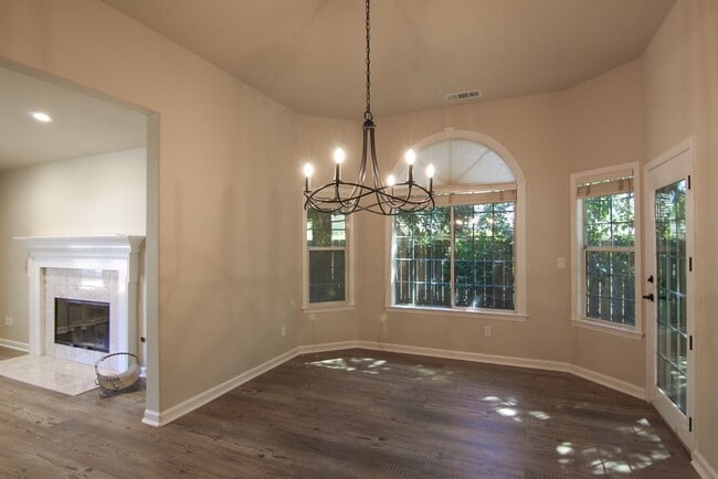 Building Photo - Beautifully Remodeled 4 Bedroom Home!