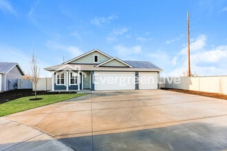 Building Photo - 335 Lightning Ave