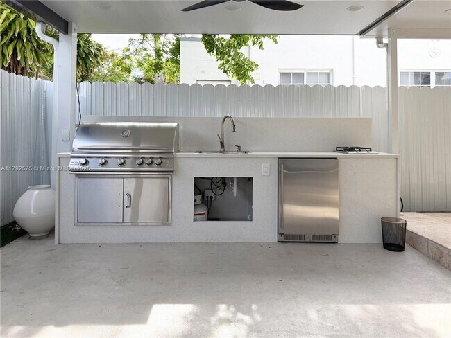 Building Photo - 927 SW 18th Ave