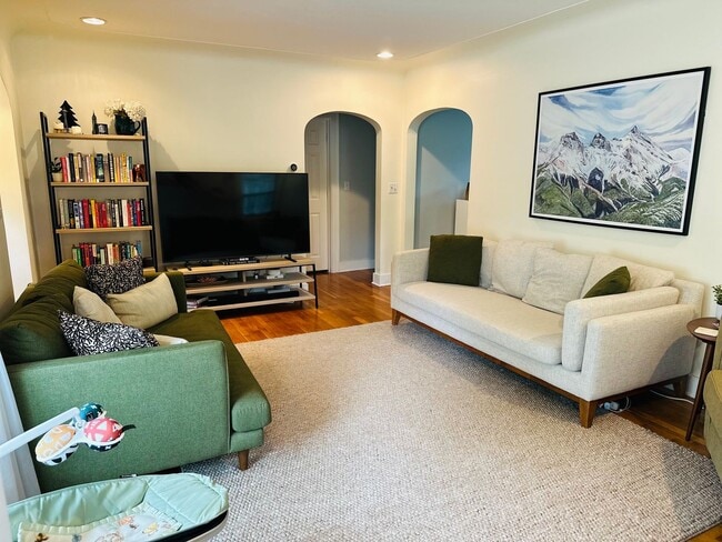Building Photo - East Grand Rapids Gem: 4-Bedroom, 2-Bath U...