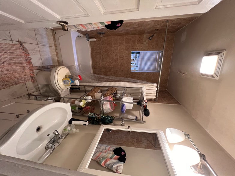 Building Photo - 3009 Ellwood Ave