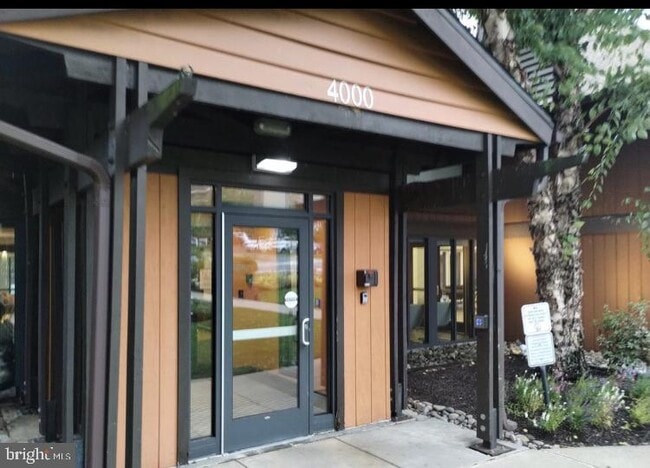 Building Photo - 20926 Valley Forge Cir