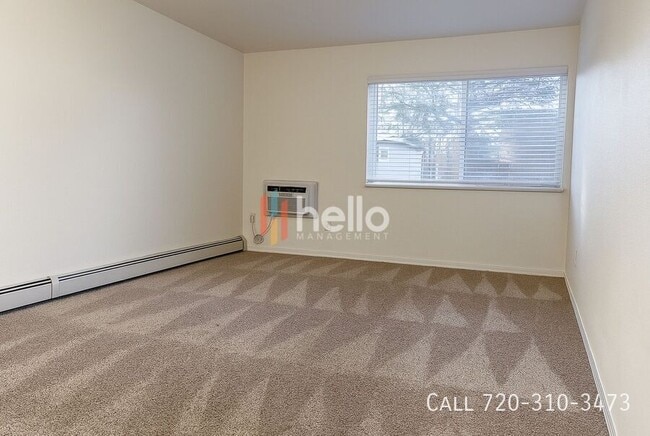 Building Photo - 3751 E La Salle St