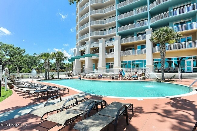 Building Photo - 2228 Beach Dr