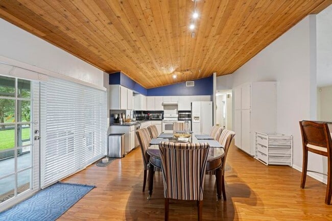 Building Photo - 756 Juniper Pl