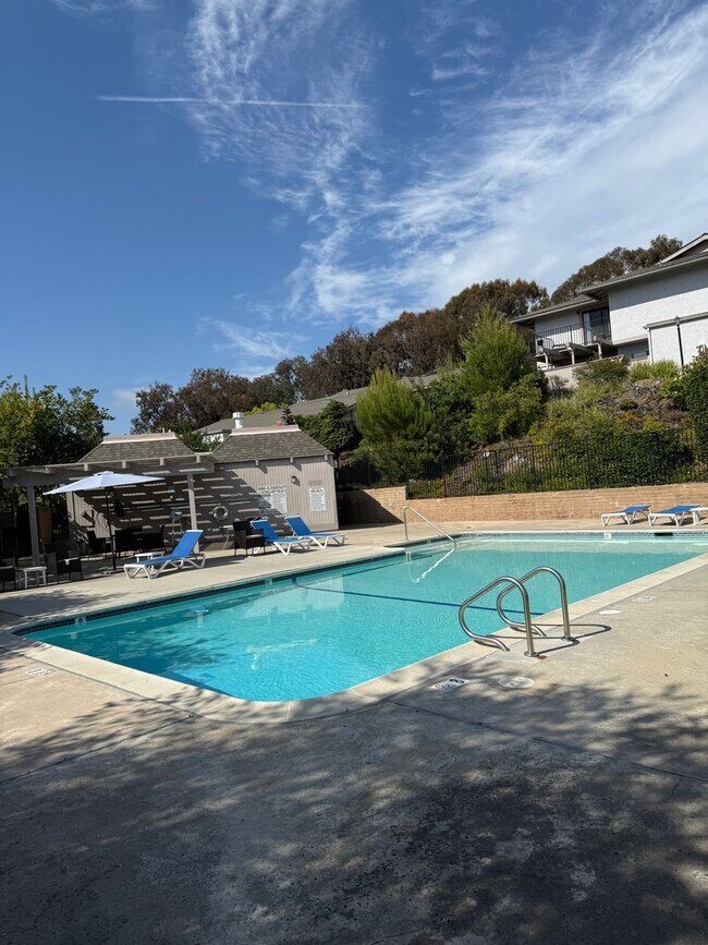 Building Photo - Amazing, Quiet University City Condo For Rent