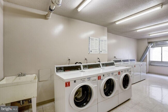 Building Photo - 4515 Willard Ave