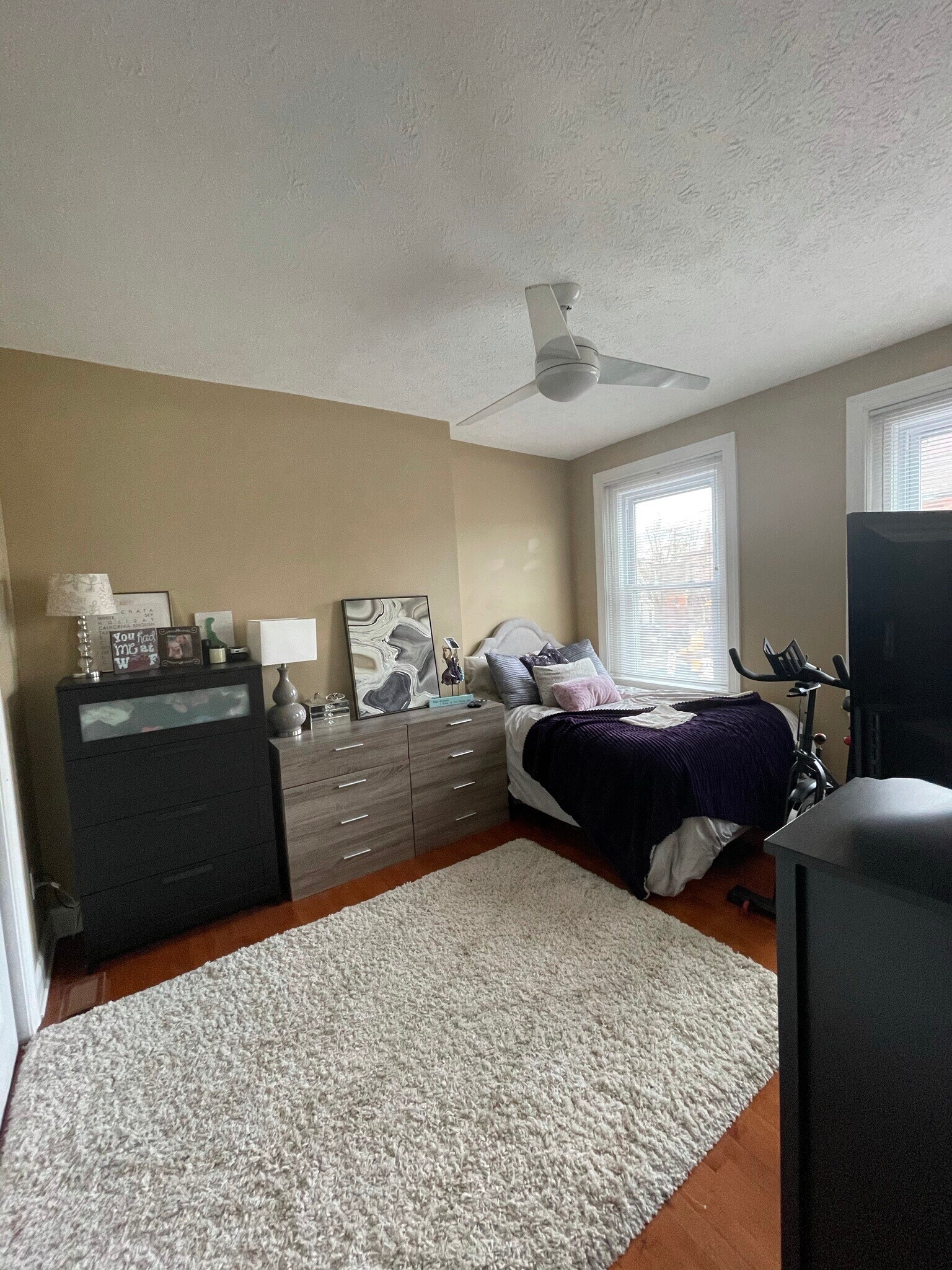 Building Photo - 1906 Sarah St