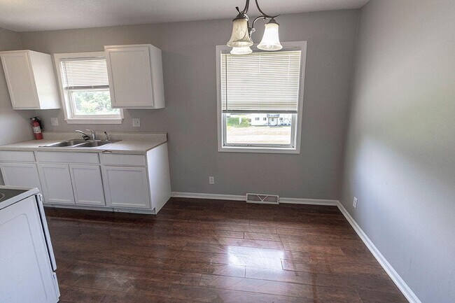 Building Photo - 7217 N Moberly Dr