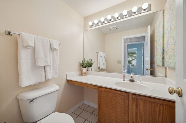 Building Photo - 1915 Carrier Cir