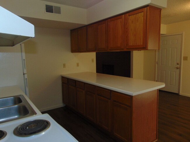 Building Photo - Nice 3 Bedroom 2.5 Bathroom Townhome!