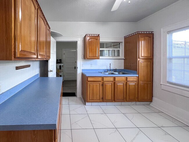 Building Photo - 2277 - McIntosh