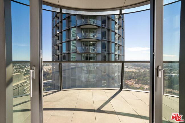 Building Photo - 211 Elm Ct