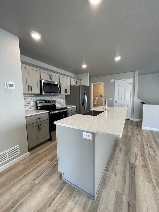 Building Photo - Modern Designed Home with Second Family Room