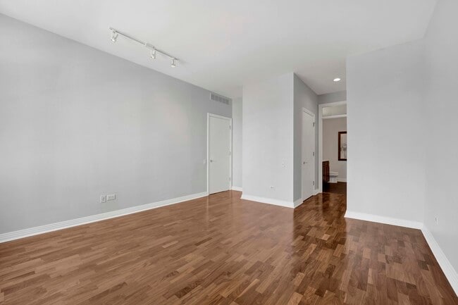 Building Photo - 330 N Clinton St